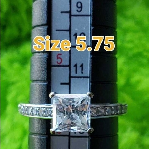 White Rhodium Swarovski ring, size 5.75 - Picture 5 of 7